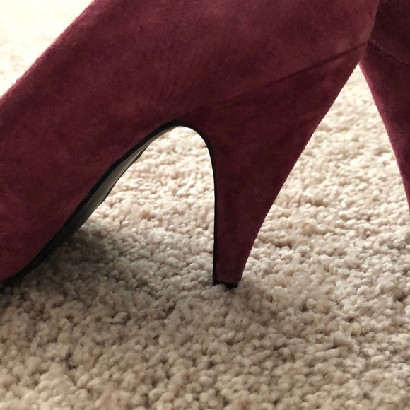 SOLD: 3 FOR $25: Mauve faux-suede knot-front pumps, size 6 1/2. - Picture 3 of 4